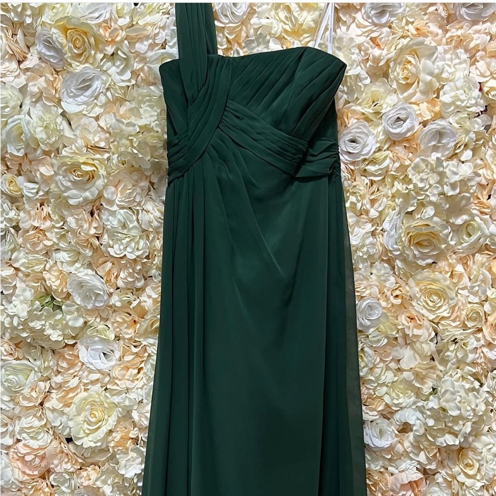 Elegant Green Evening Gown